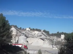 devis débarras La Calmette - Lafarge Granulats Carrière La Calmette-Antiquailles